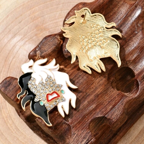 (2)PC 101 DALMATIANS CRUELLA DEVILLE WHITE BLACK RHINESTONE EARRINGS - Picture 3 of 3